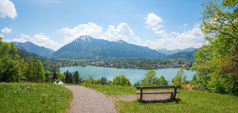 Bank op de Leeberg met uitzicht op de Tegernsee Opper-Beieren van SusaZoom