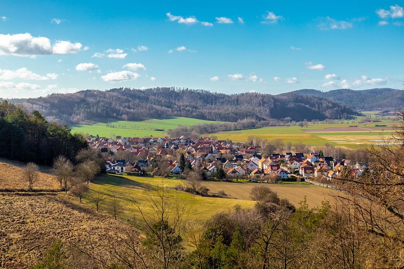 Promenade printanière autour des ruines du château de Brandenburg, dans la belle ville de Bonn. par Oliver Hlavaty