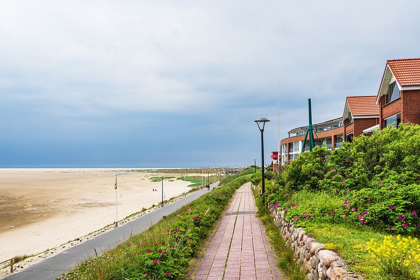 Strand en promenade in Wittdün op het eiland Amrum van Rico Ködder