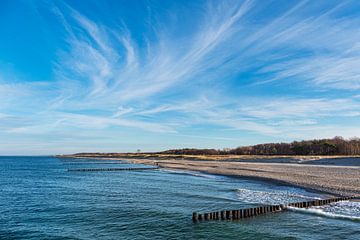 Strand met strandhoofden bij Graal-Müritz van Rico Ködder