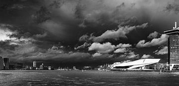 Skyline Het IJ Amsterdam van Tom Elst