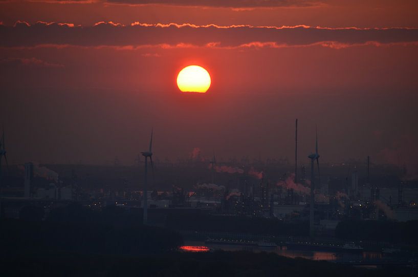 Sunset over Rotterdam van Marcel Schouten