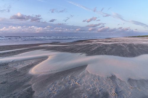 Het strand na de storm