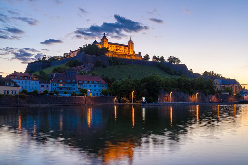 La forteresse de Marienberg en soirée, Würzburg par Jan Schuler