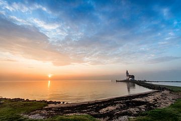 Paard van Marken - stimmungsvoller Sonnenaufgang von Keesnan Dogger Fotografie