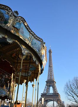 Draaimolen onder de Eiffeltoren van Mark Scholten