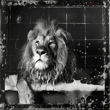 Majestic lion in the bathtub - an impressive work of bathroom art for your WC by Felix Brönnimann
