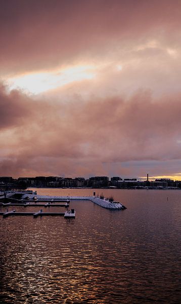 Ruoholahti, Helsinki bei Dämmerung – Winterhafen von Brave Toaster Photos