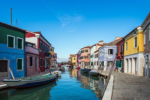 Kleurrijke gebouwen op het eiland Burano bij Venetië, Italië