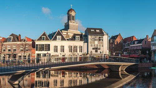 Schitterende plaat van leiden met de Hartebrugkerk op de achtergrond e