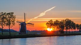 Zonsopkomst bij de Zwakkenburgermolen van Henk Meijer Fotografie