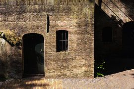 Un quai sur le Nieuwegracht à Utrecht dans la lumière du matin (couleur) sur André Blom Fotografie Utrecht