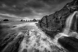 Landschap van Asturië in Spanje in zwart-wit. van Manfred Voss, Schwarz-weiss Fotografie