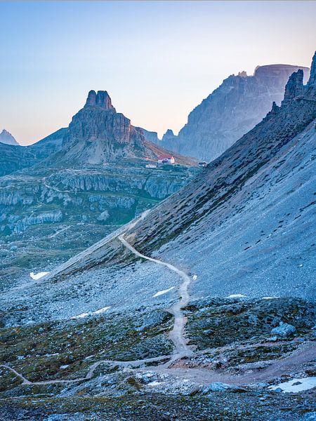 Dolomites - sentier de randonnée vers le refuge Drei Zinnen Hütte par t.ART