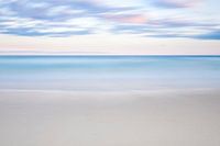 Strand, water en wolken in Bondi Beach, Sydney