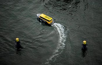 Watertaxi Rotterdam vaart tussen de dukdalven door!