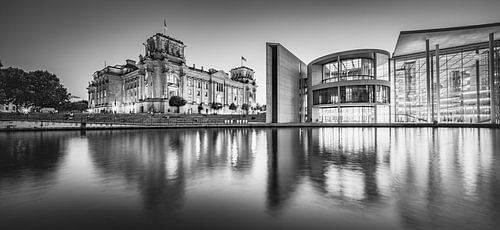 Rijksdag gebouw in zwart-wit