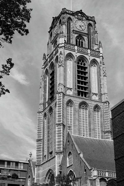 Photographie en noir et blanc de la vieille église de Rotterdam par Olena Tselykh