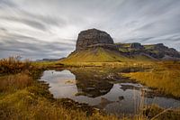 De prachtige berg Lómagnúpur in het zuiden van IJsland