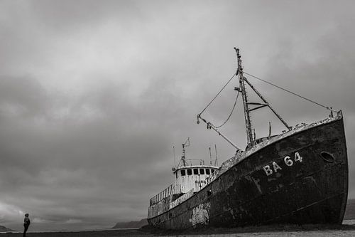 Petit contre colossal