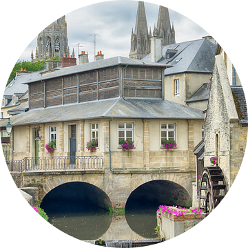 Stadsgezicht Bayeux met een watermolen van Mark Bolijn