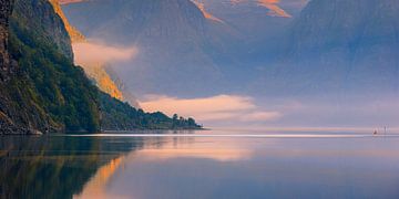 Panorama et lever de soleil à Aurlandsfjord