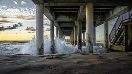 Breaking waves by Sebastian Paulick