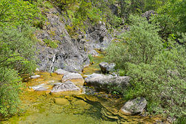 Der Fluss Enipeas fließt durch eine Schlucht beim Olymp von Tomherkules