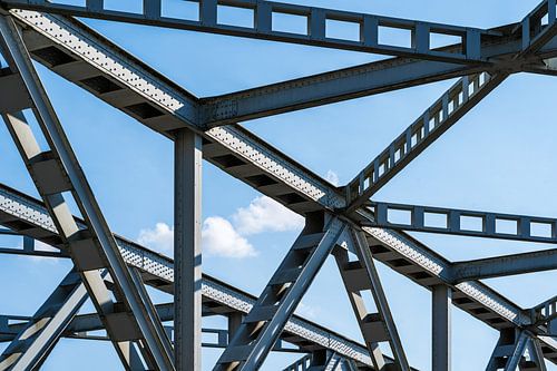 Keizersveerbrug A27 over Bergse Maas van Eugene Winthagen