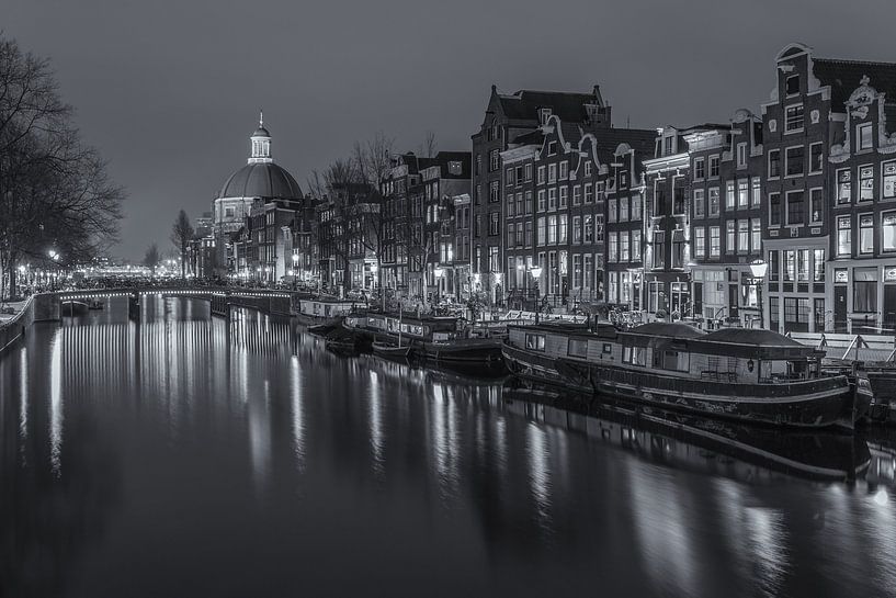 Singel à Amsterdam le soir en noir et blanc - 3 par Tux Photography
