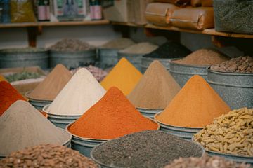 De kruidentorentjes op de markt van Fes | Marokko | Reisfotografie van Marika Huisman fotografie