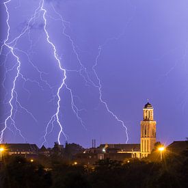 Bliksem boven Zwolle van Marcel Bil