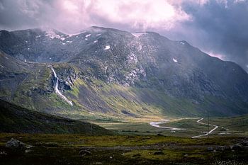 Sonnenstrahl auf Wasserfall