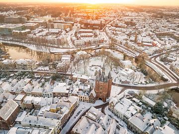 Zwolle Sassenpoort oude stadspoort tijdens een koude winterochtend van Sjoerd van der Wal Fotografie