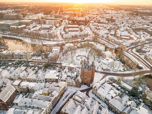 Zwolle Sassenpoort oude stadspoort tijdens een koude winterochtend