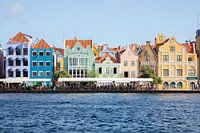 Gekleurde architectuur op Curaçao