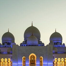 View of the blue-lit Sheikh Zayed Grand Mosque in the evening in Abu Dhabi, United Arab Emirates by WorldWidePhotoWeb