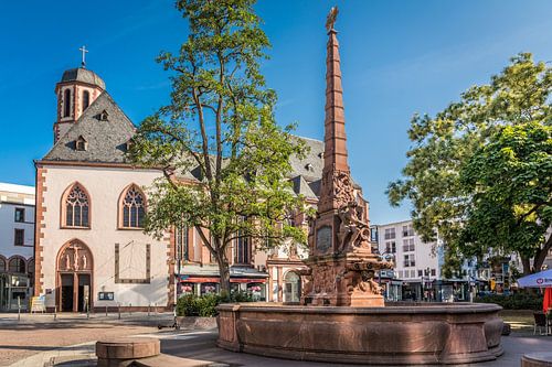 Fontein op Liebfrauenberg met Liebfrauenkirche, Frankfurt