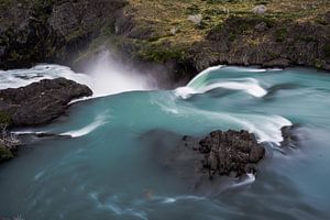 Long exposure of waterfall in Chile by Shanti Hesse