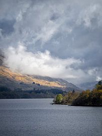 Jeux d'ombre et de lumière sur le Loch Awe, en Écosse