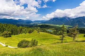 Uitzicht vanaf de Hoher Kranzberg op het Karwendelgebergte en Estergebi