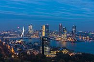 Rotterdam Kop van Zuid in the blue hour van Ilya Korzelius thumbnail