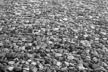 Zelfs zacht water kan harde steen vormen.... van J. van Schothorst
