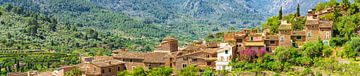 Fornalutx dans un paysage de montagne méditerranéen sur l'île de Majorque, Espagne sur Alex Winter