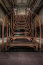 Treppe in einem leeren Gefängnis (Urbex) von Eus Driessen Miniaturansicht