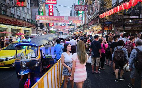 Une rue bondée de Chinatown