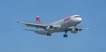 Landung des SWISS Airbus A321-100. von Jaap van den Berg
