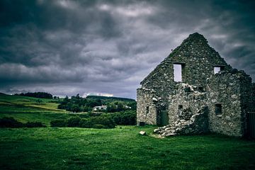 Ruin in Scotland - dragan style by 28Art - Yorda