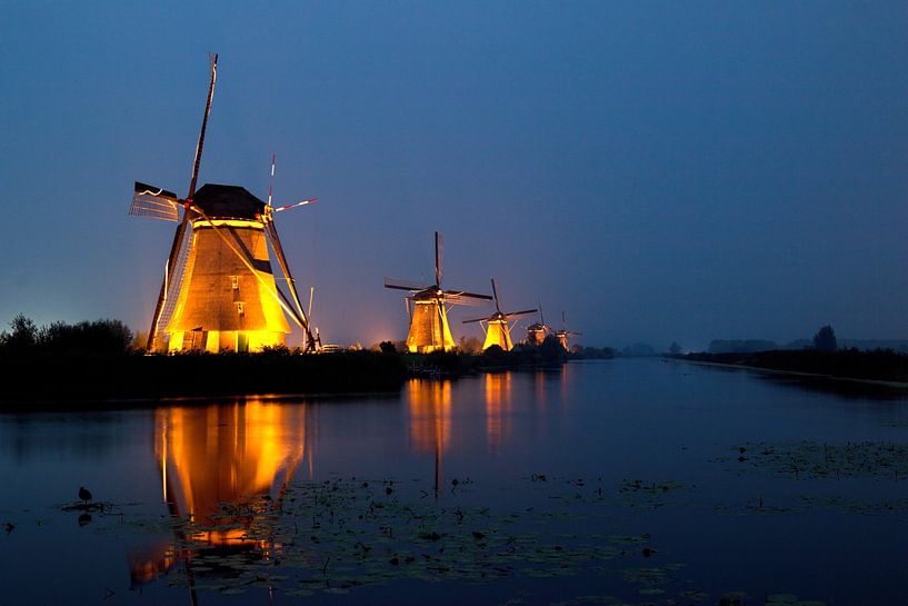 Avondfoto van de Kinderdijk by W J Kok