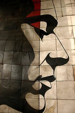 Abstract portret op moderne tegelmuur van Art & Soul Creations